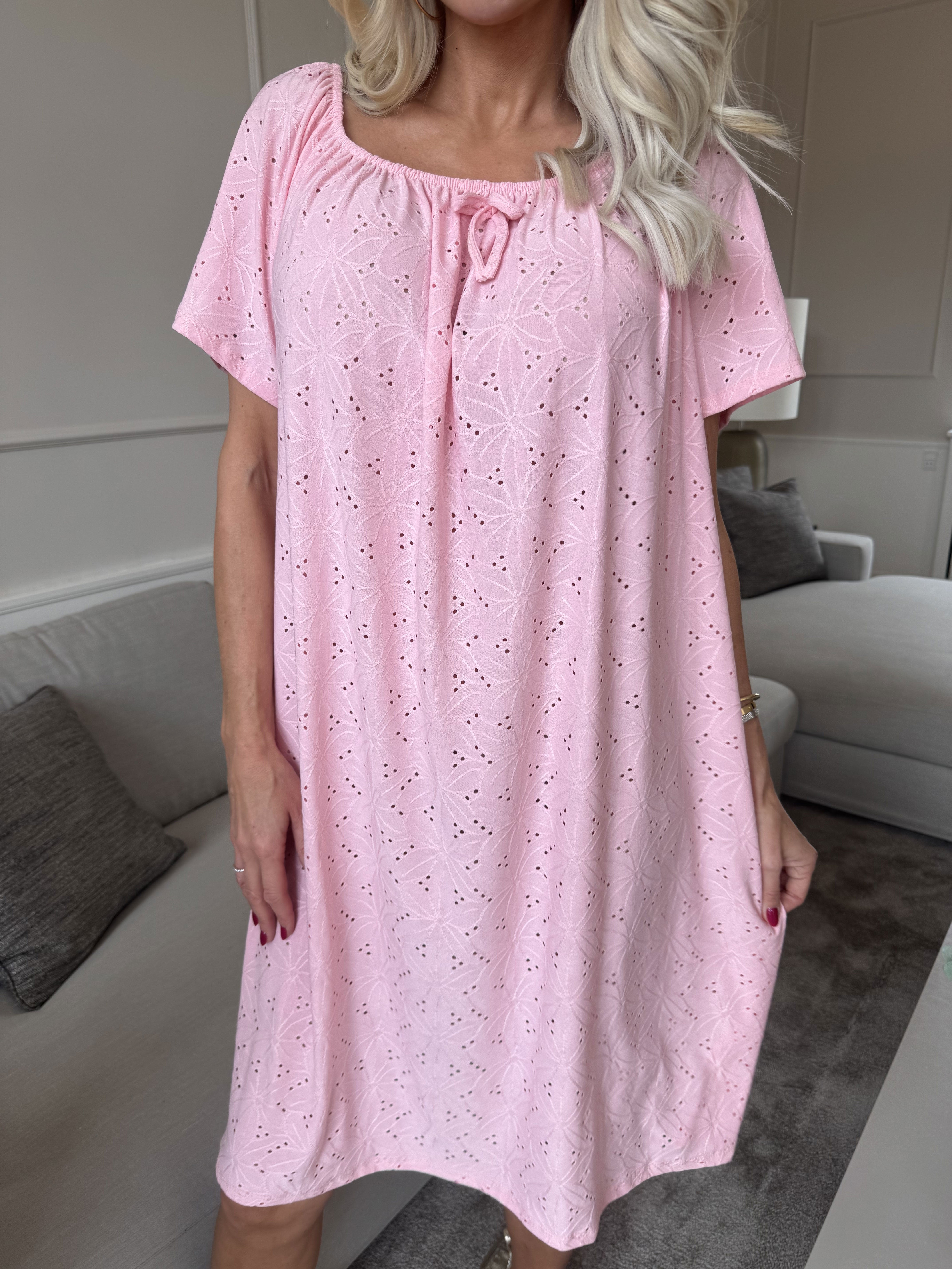 Aliz - Sød blød kjole med broderie anglaise